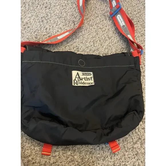 LeSportsac Large Messenger Bag/Gym Bag From Japan Preowned Black & Red Unisex
